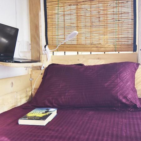 Yoyo Airport Hostel 니곰보 외부 사진